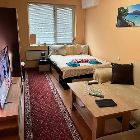 One Bedroom Near Downtown Appartamento